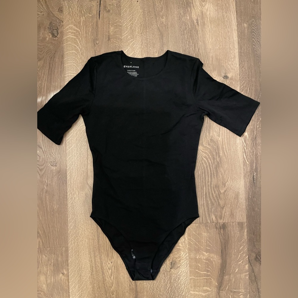 NWOT Everlane black short sleeve crew neck body suit. Size medium